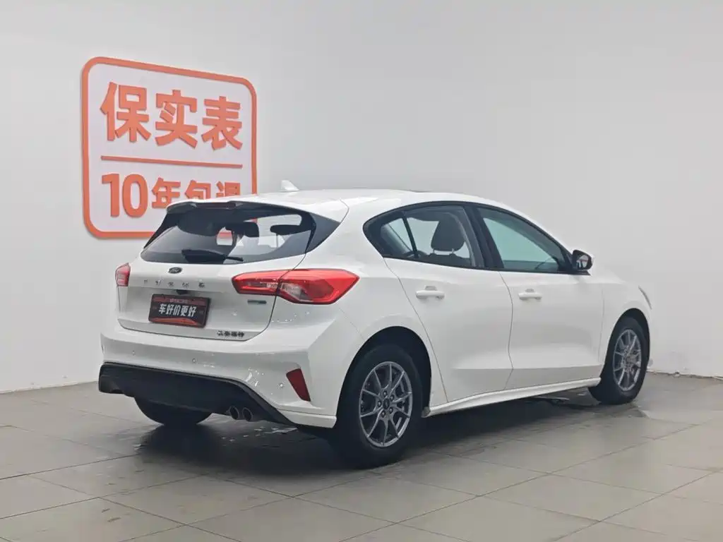 Фото 2 - Ford Focus