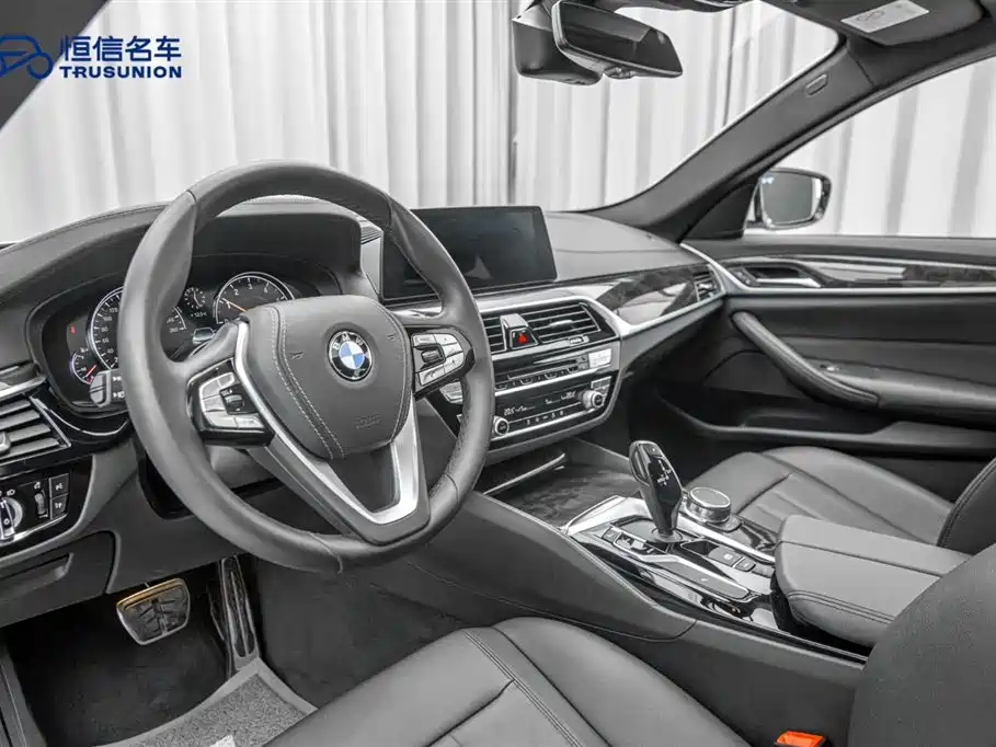 BMW 5 Series 2018 525Li M Sport Package фото 12