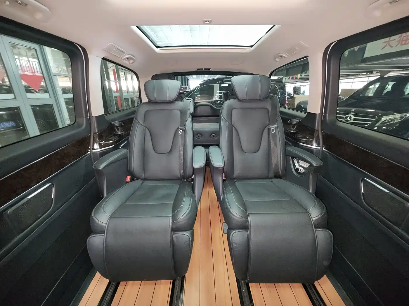 Mercedes-Benz V-Class 2018 V 260 Premium Edition China V фото 8