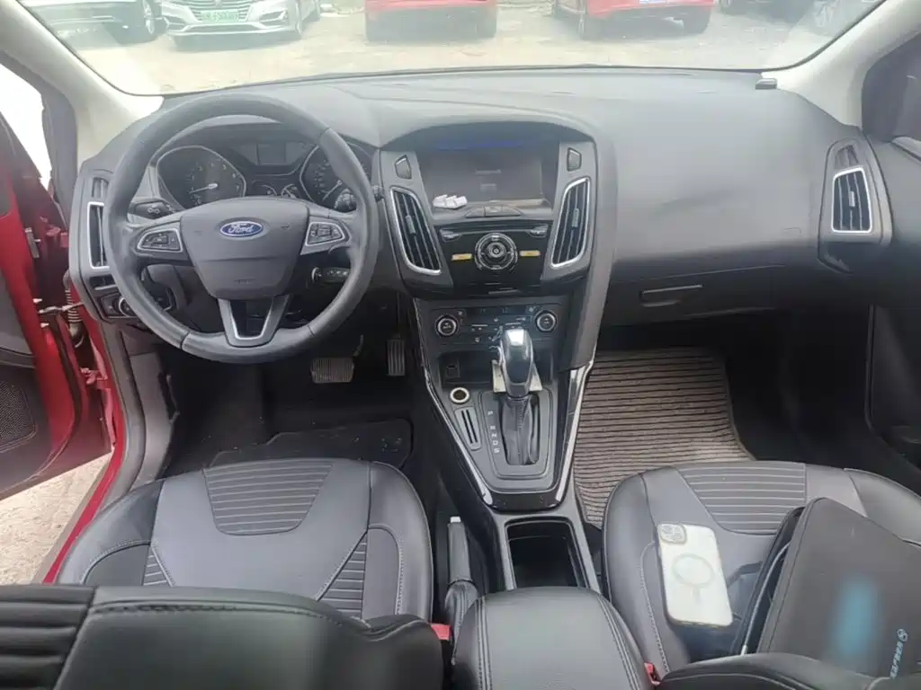 Фото 10 - Ford Focus