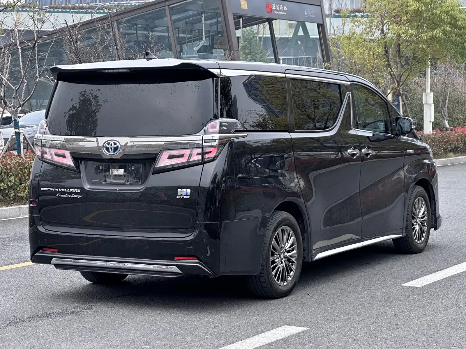 Фото 28 - Toyota Vellfire
