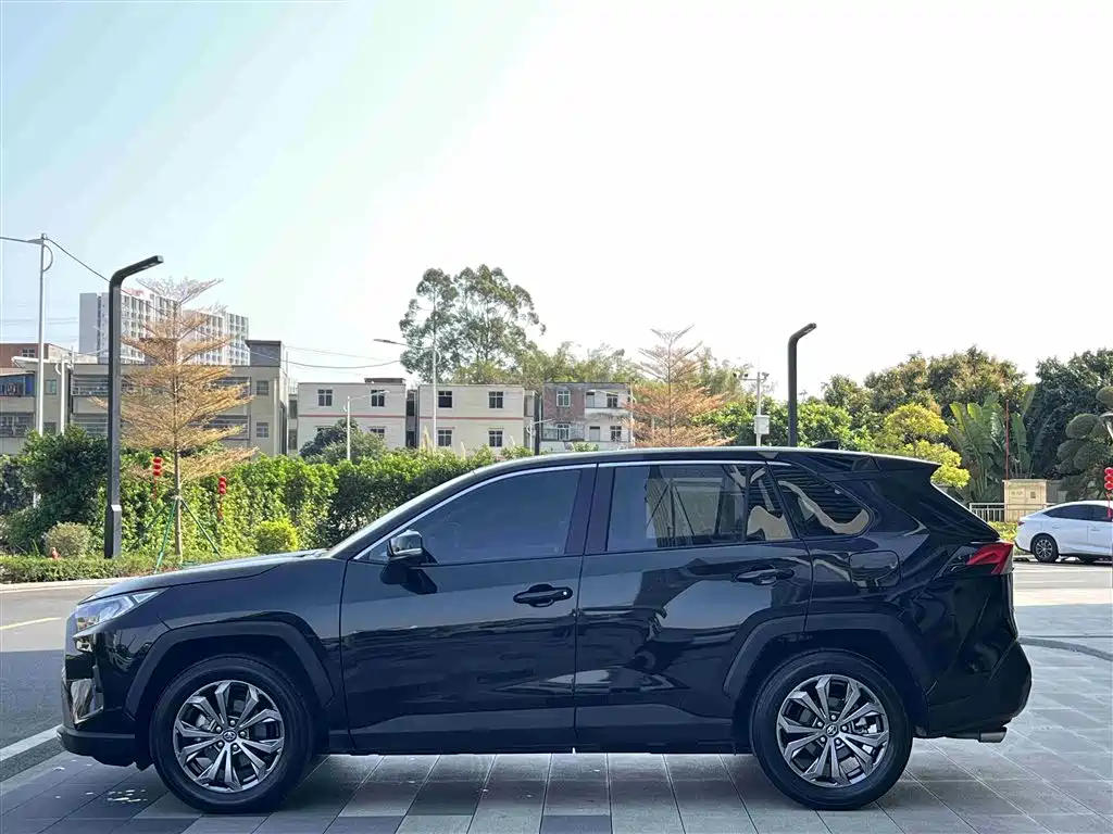 Toyota RAV4 Rongfang 2023 2.0L CVT 2WD Fashion Edition фото 5