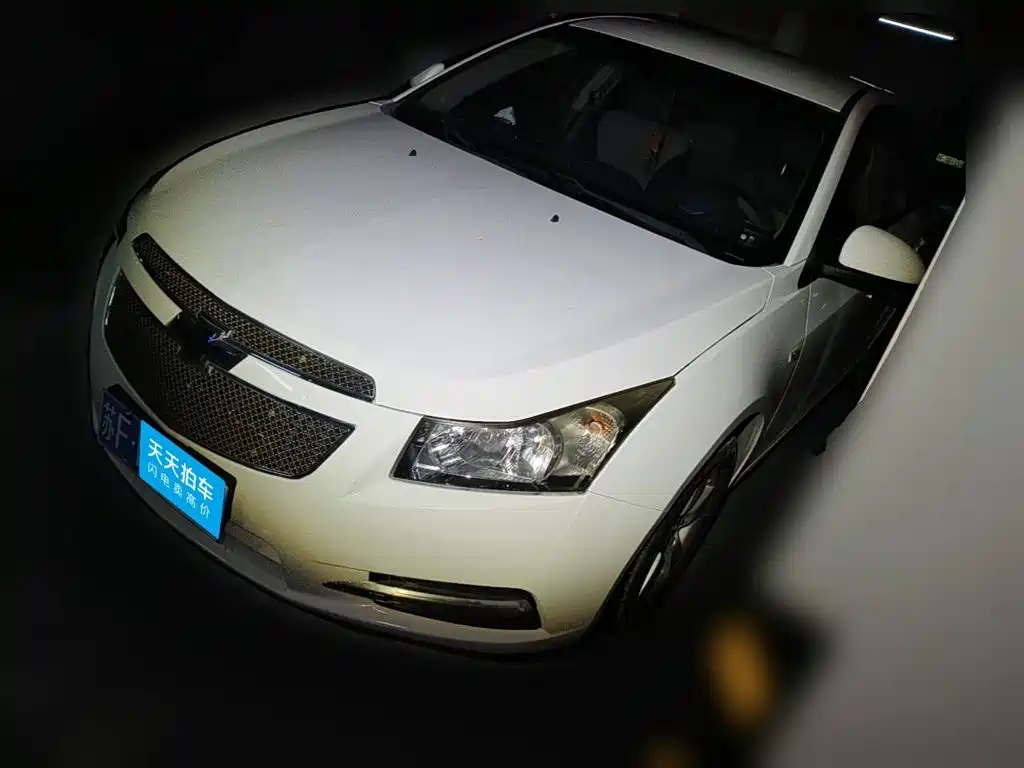 Photo 1 - Chevrolet Cruze