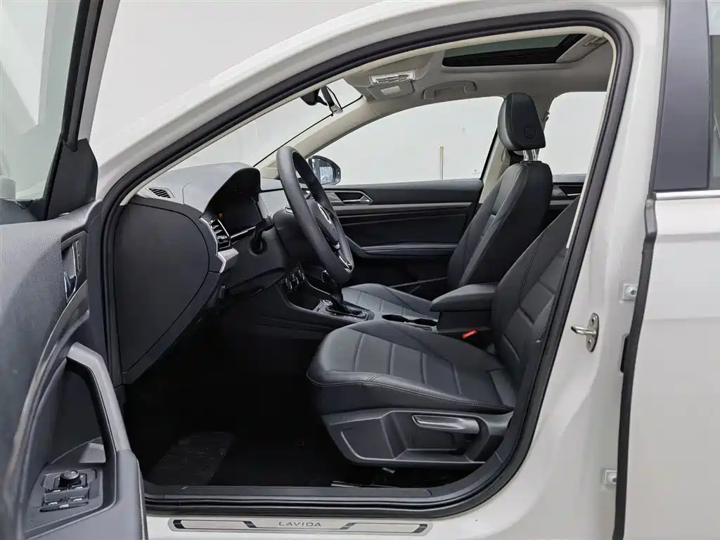 Volkswagen Lavida 2022 1.5L Auto Comfort Edition фото 10