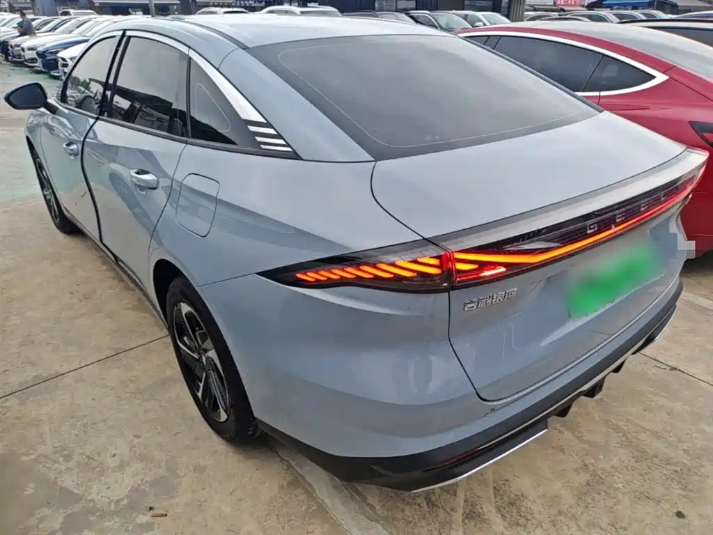 Geely Galaxy Galaxy L6 2025 EM-i 140km Explorer+ Edition фото 5