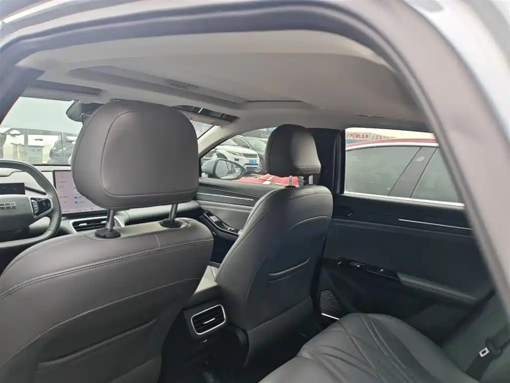 Geely Galaxy Galaxy L6 2025 EM-i 140km Explorer+ Edition фото 18