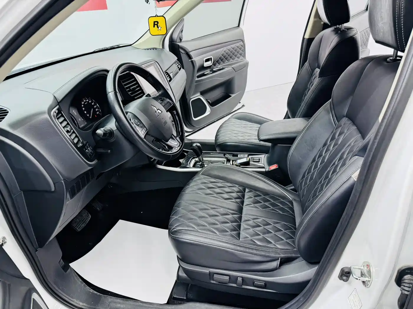 Mitsubishi Outlander 2021 2.0L FWD Comfort Edition 5-seater фото 4