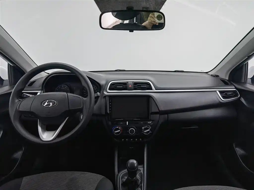 Hyundai Verna 2017 1.4L Manual Renewal Edition China VI фото 5