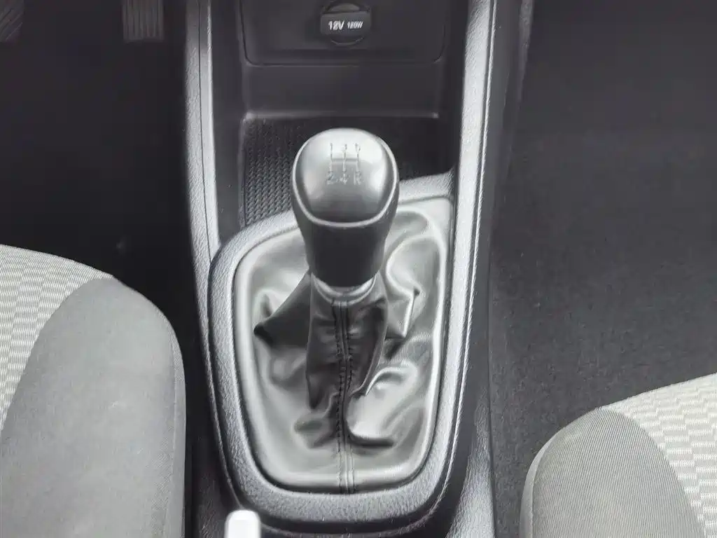 Hyundai Verna 2017 1.4L Manual Renewal Edition China VI фото 13