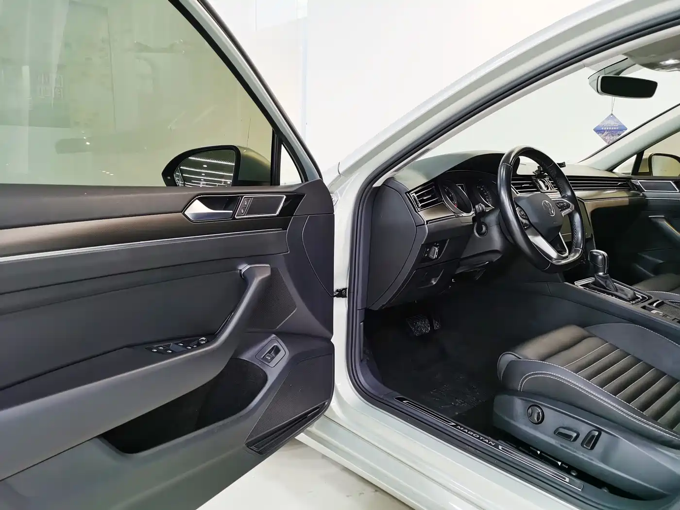 Volkswagen Magotan 2020 330TSI DSG Leading фото 13