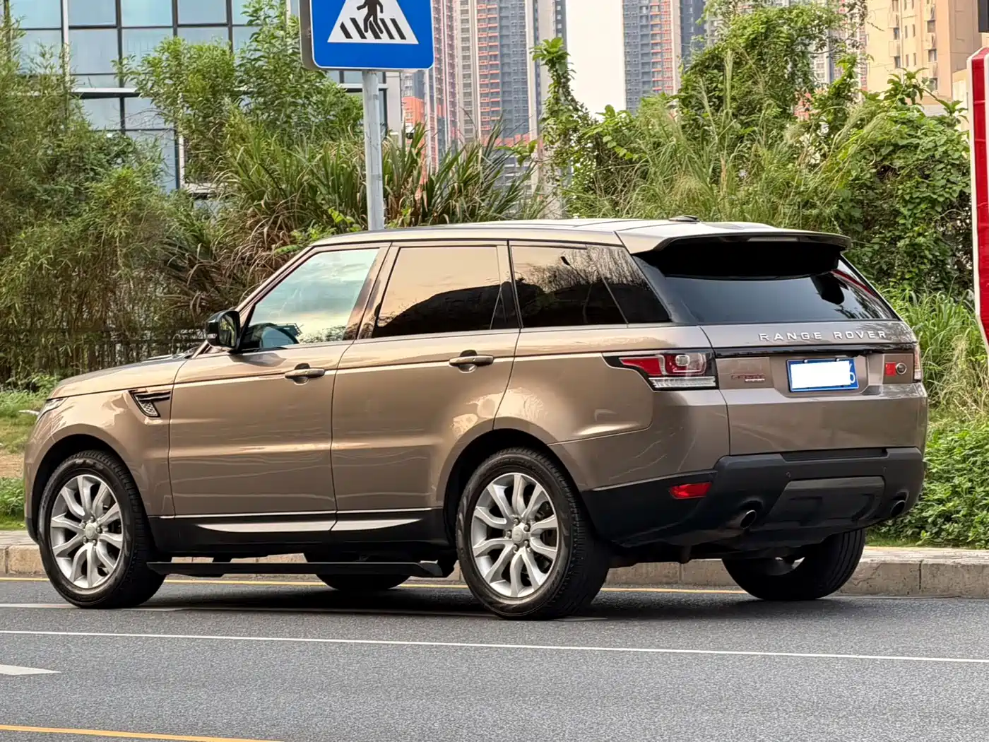 Land Rover Range Rover Sport 2016 Model 3.0 SC V6 HSE фото 3
