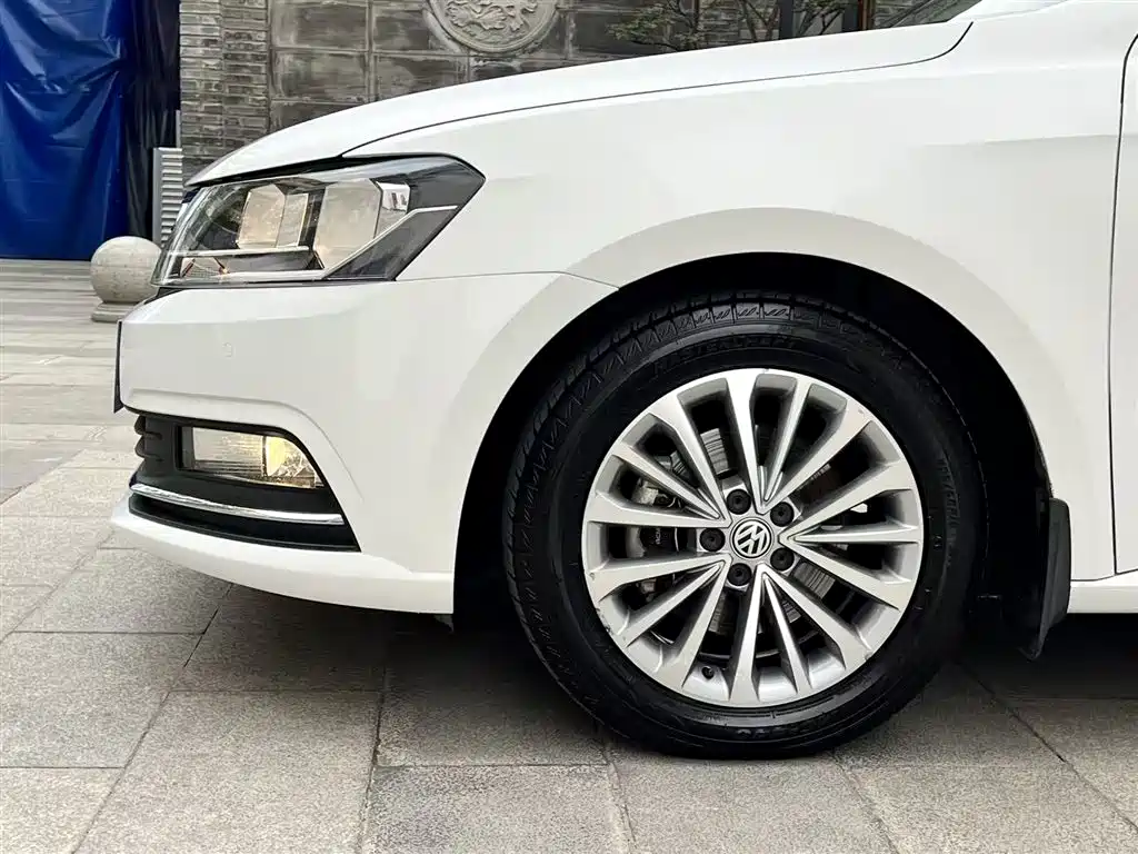 Volkswagen Lavida 2015 230TSI DSG Luxury Edition фото 23