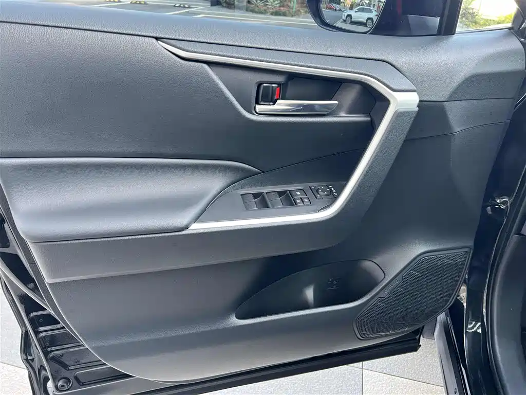Toyota RAV4 Rongfang 2023 2.0L CVT 2WD Fashion Edition фото 16