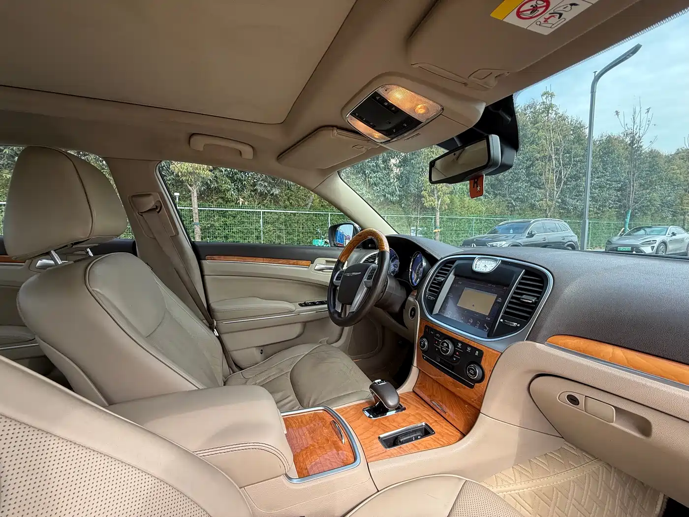 Chrysler 300C (Import) 2014 2013 Model 3.6L Premium Comfort Edition