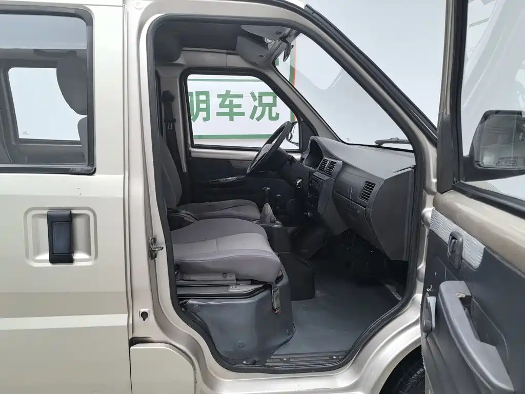 Wuling Motors Wuling Rongguang 2011 2011 1.2L Base Model