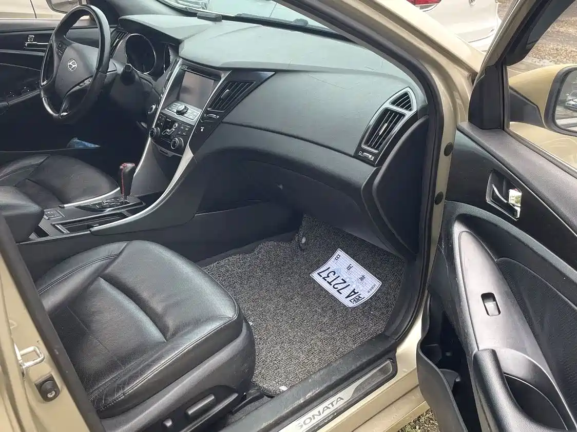 Hyundai Sonata 2013 2.0L Automatic Premium Edition фото 7