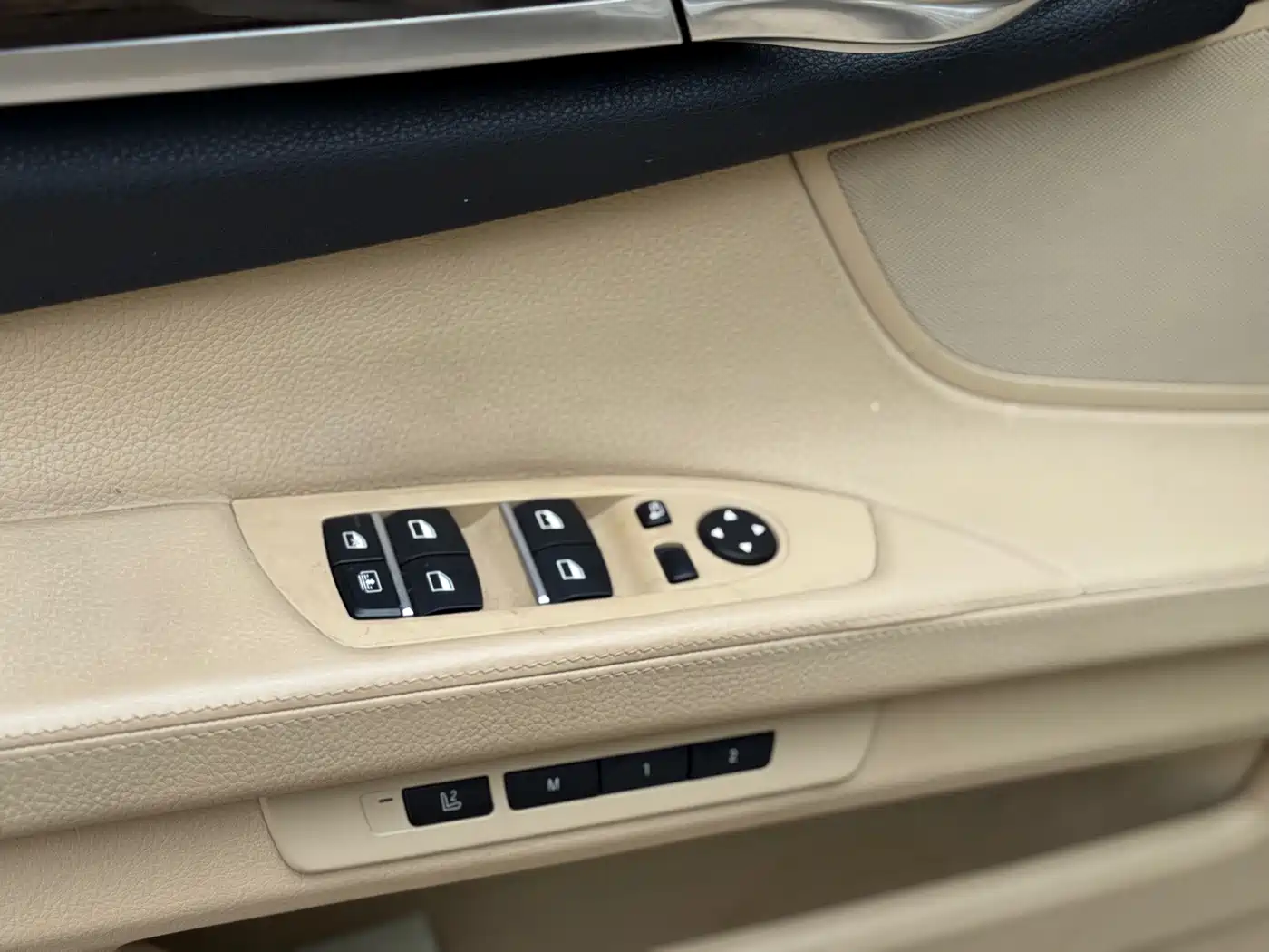 BMW 7 Series 2009 730Li Leading фото 11