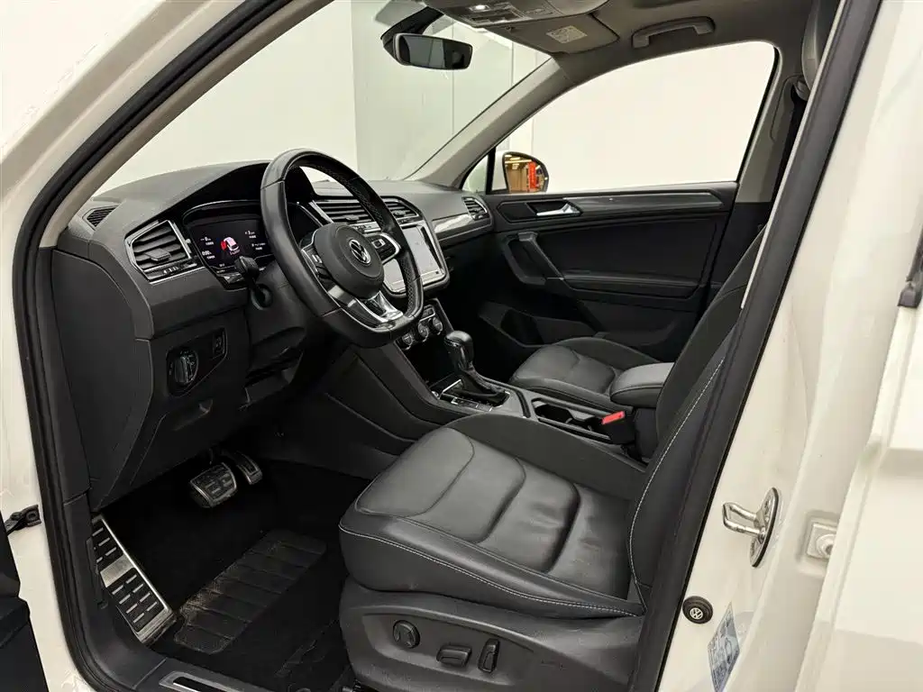 Volkswagen Tiguan L 2021 330TSI Automatic 2WD R-Line Premium фото 12