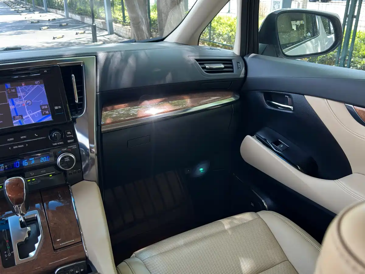 Toyota Alphard 2018 3.5L Premium фото 21