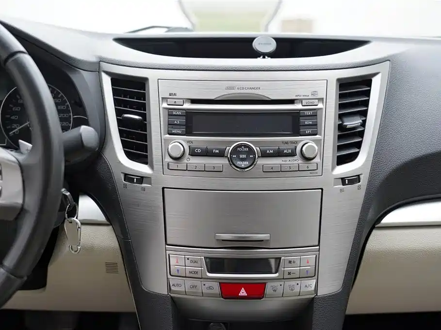 Subaru Legacy 2010 Model 2.0i Luxury фото 42