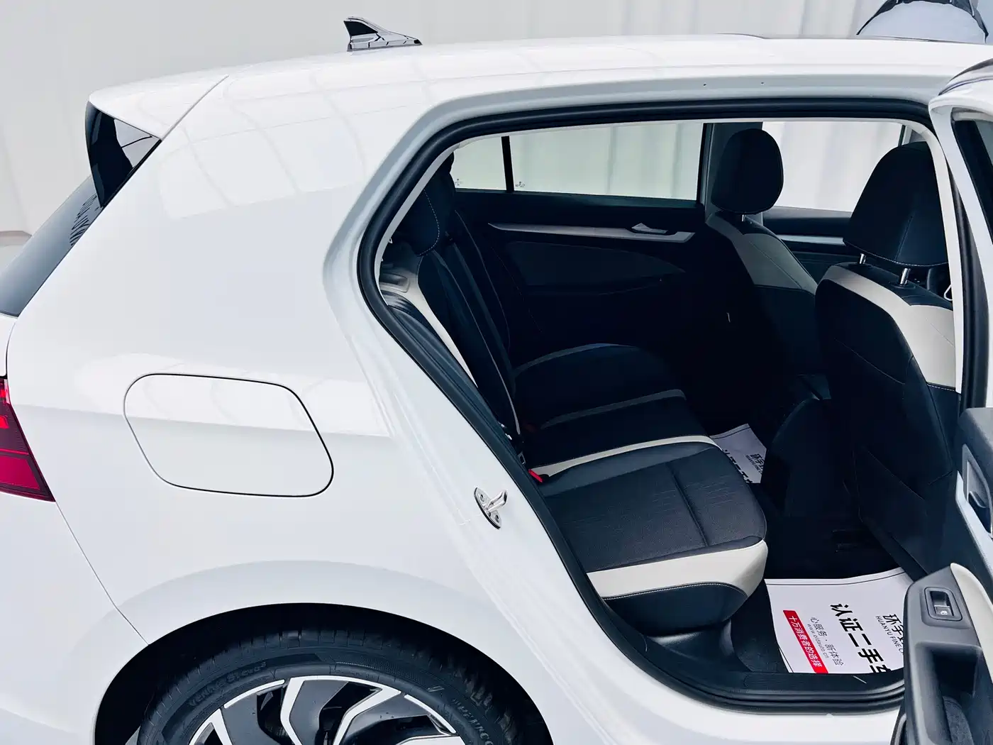 Volkswagen Golf 2024 280TSI DSG Pro 50th Anniversary Edition фото 24