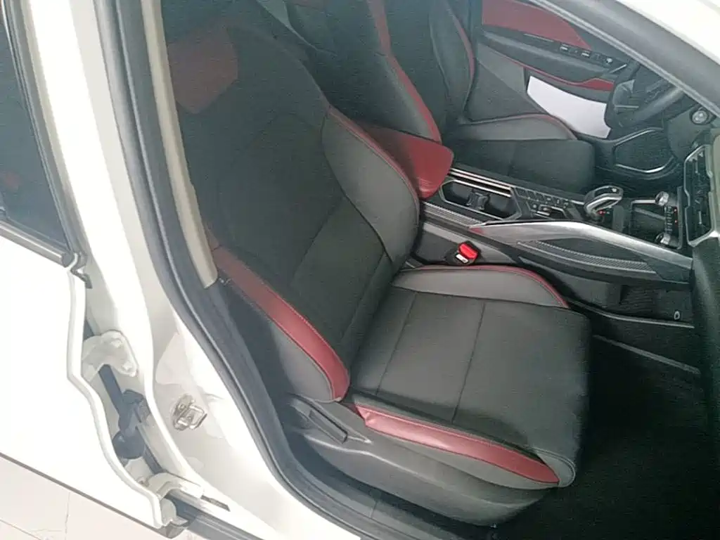 Фото 25 - Geely Binyue