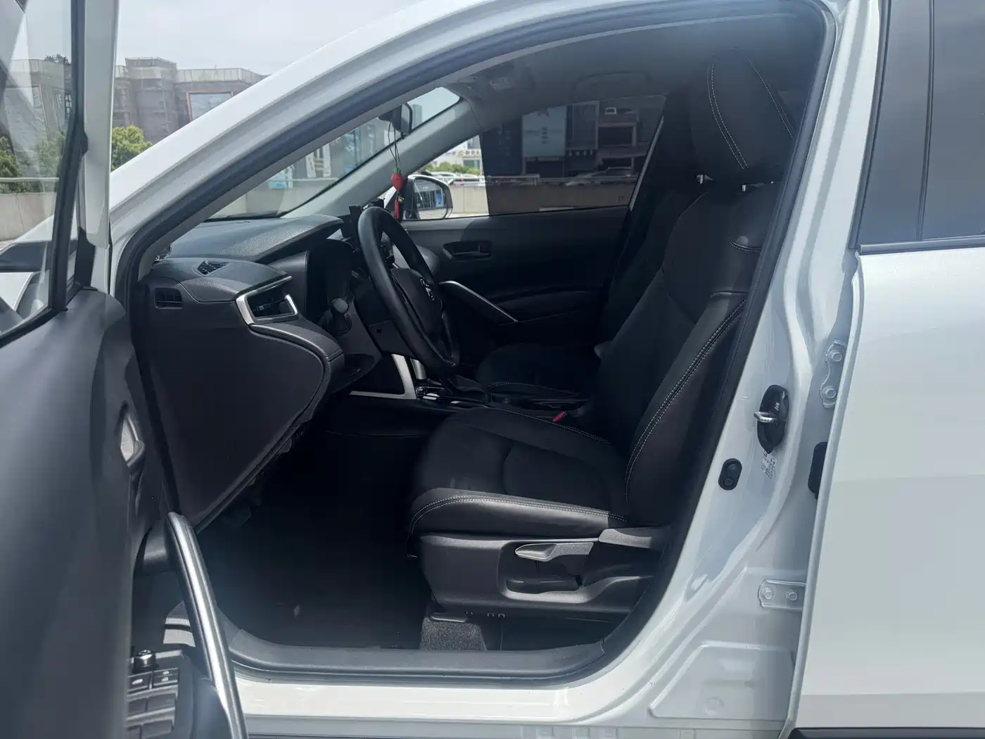 Toyota Corolla Cross 2024 Model 2.0L Pioneer Edition фото 9