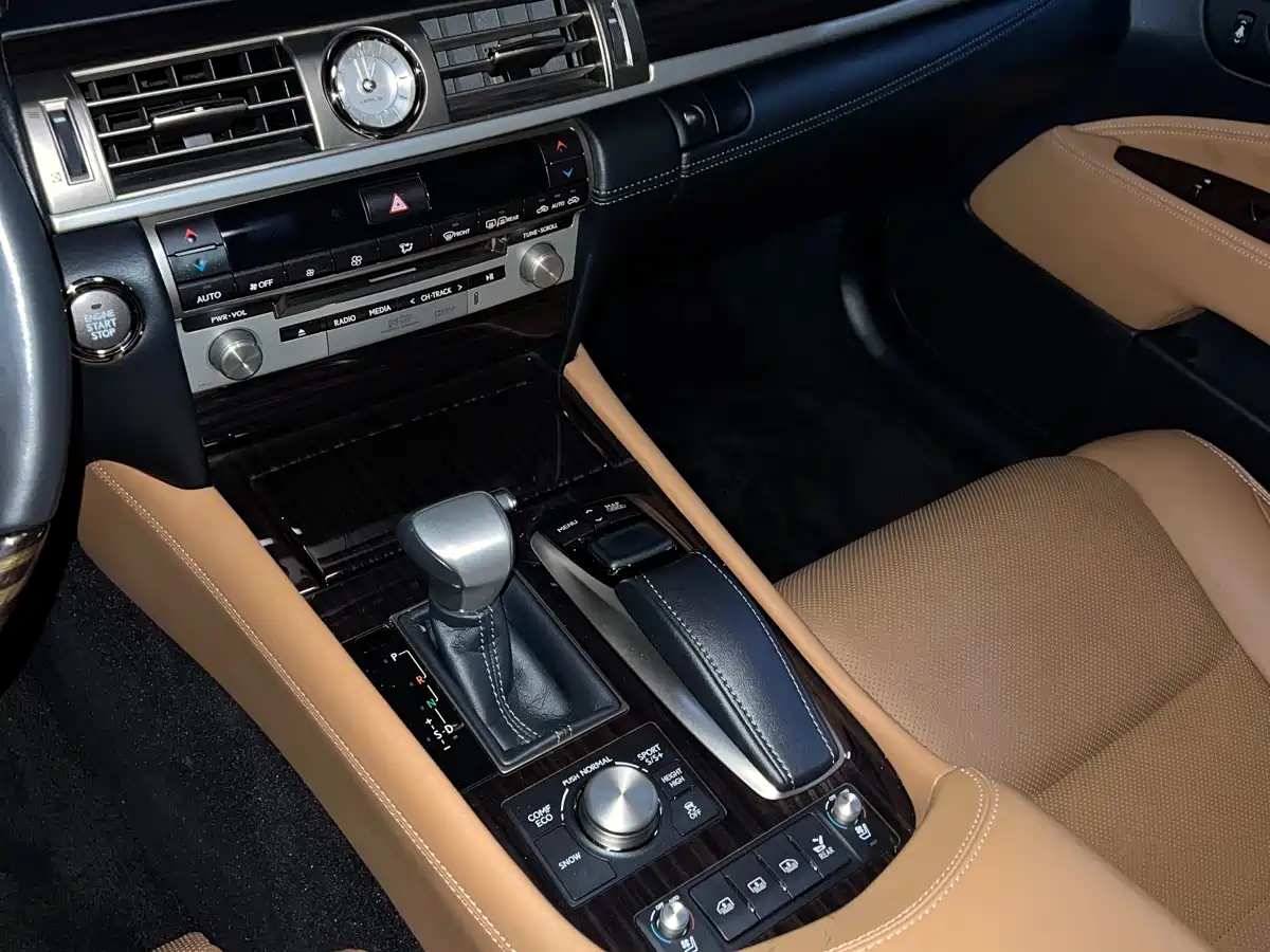 Lexus LS 2016 460L фото 12