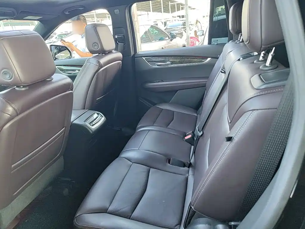 Photo 17 - Cadillac XT6