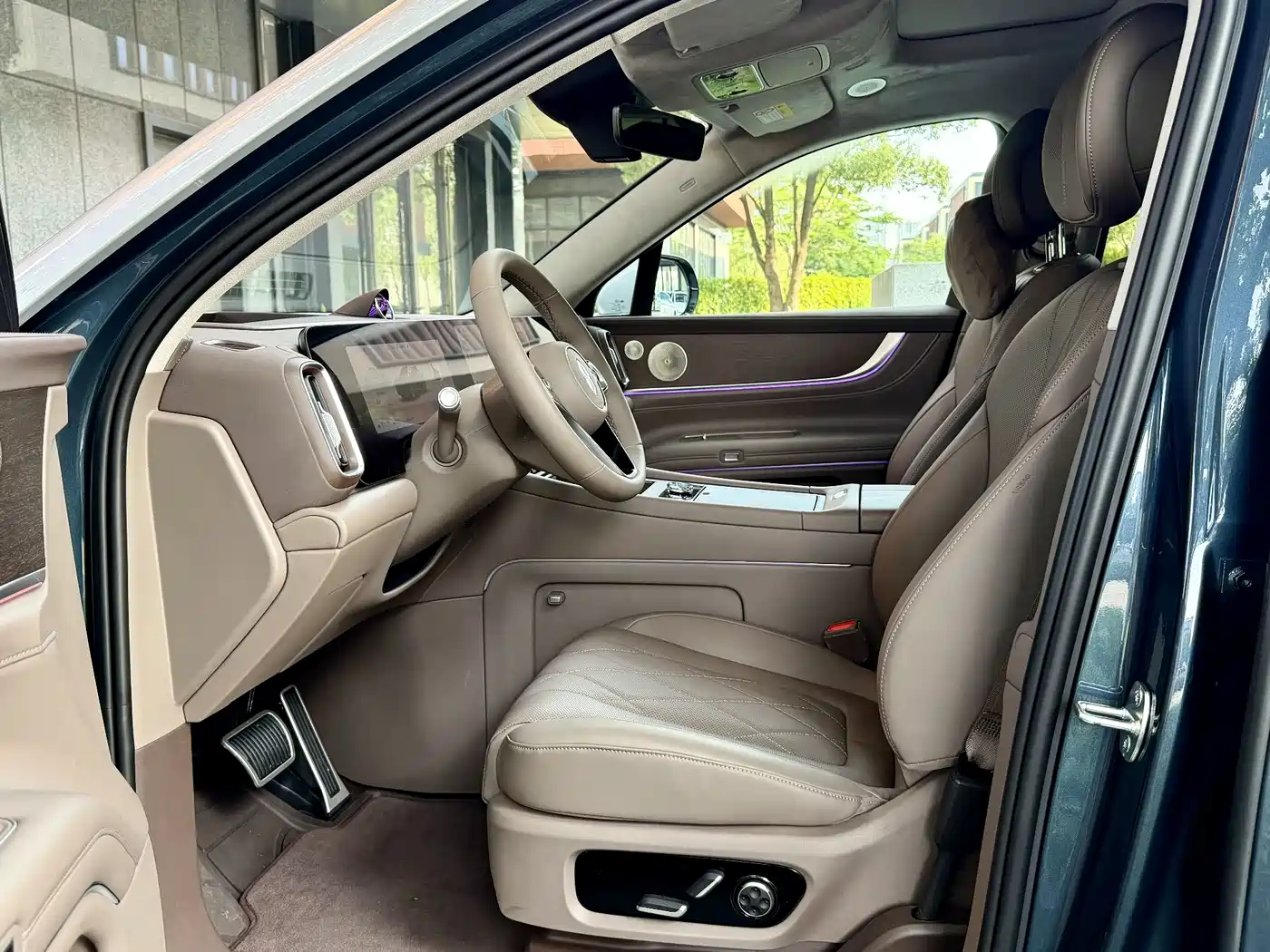 AITO Wenjie AITO M9 2024 Extended Range Max 52kWh 5-Seater фото 14
