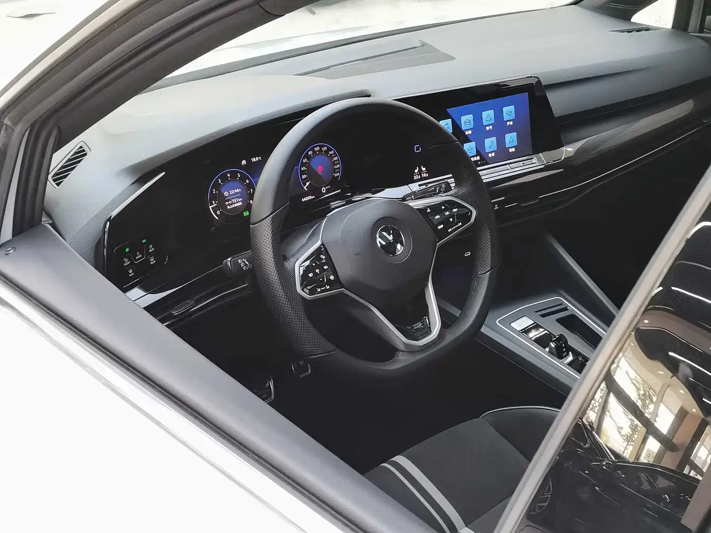 Volkswagen Golf 2021 280TSI DSG R-Line фото 10