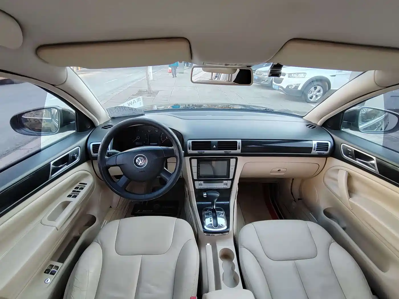 Volkswagen Passat Lingyu 2009 2.0L MFI Automatic Premium фото 8