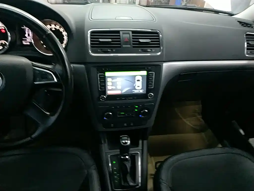 Škoda Yeti 2014 1.8TSI DSG Polar Edition фото 13