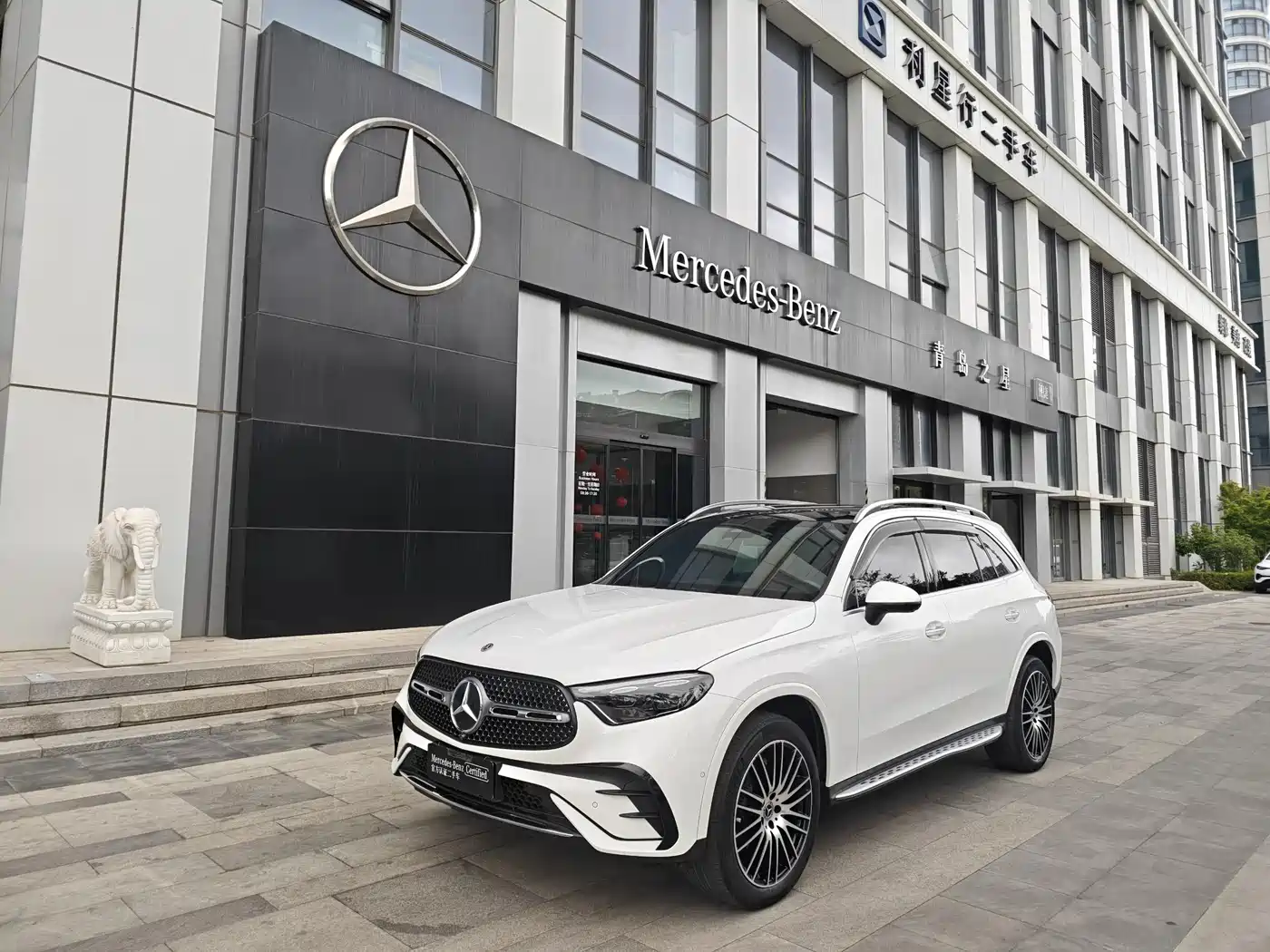 Photo 1 - Mercedes-Benz GLC