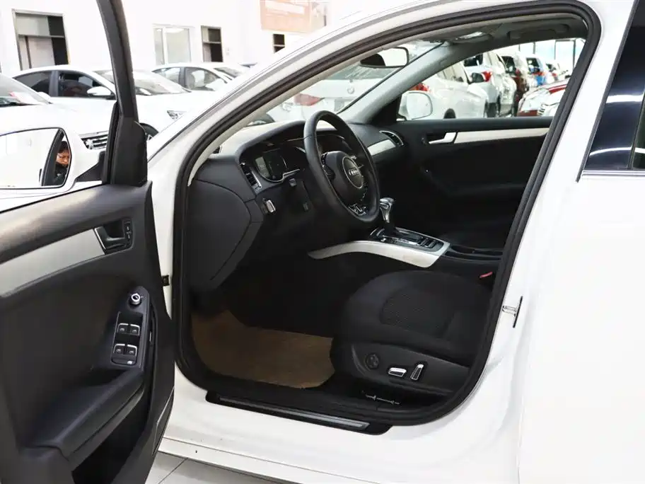 Audi A4L 2013 35 TFSI Automatic Standard фото 9