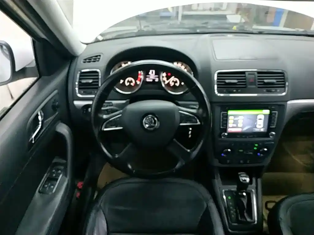 Škoda Yeti 2014 1.8TSI DSG Polar Edition фото 11