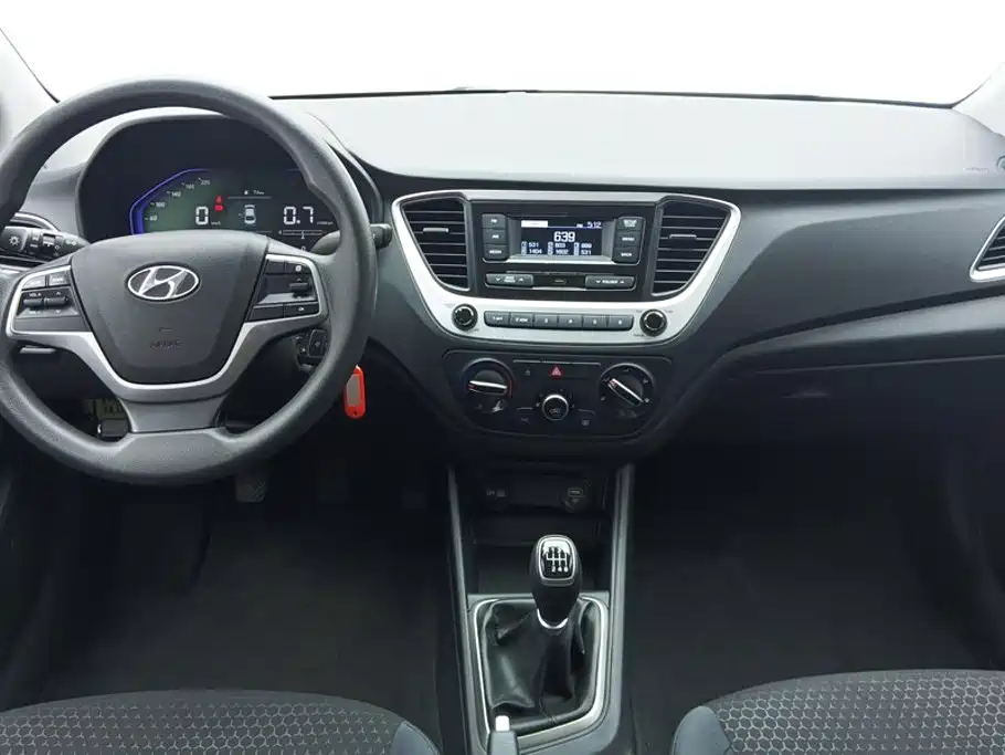 Hyundai Verna 2021 2020 1.4L Manual GLS Cool Edition