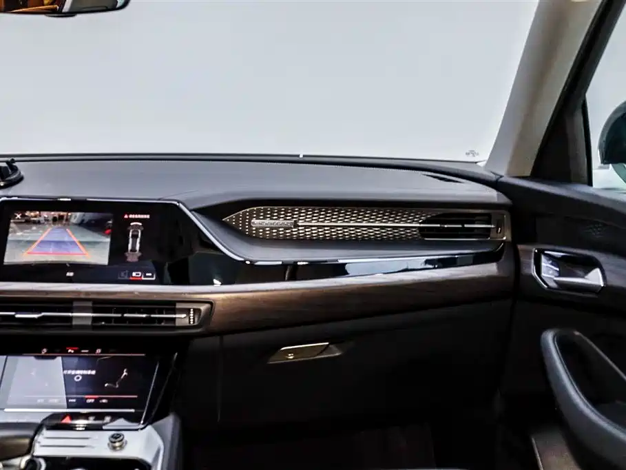 Audi Q6 2024 40 TFSI quattro Cloud View Yulin Package 7-seater фото 31