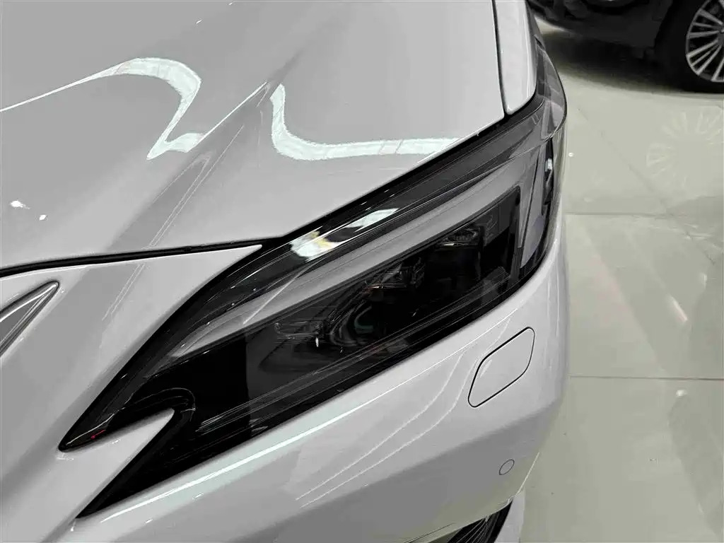 Lexus ES 2025 200 Ultimate Edition фото 3