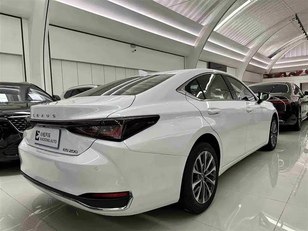 Lexus ES 2025 200 Ultimate Edition фото 14