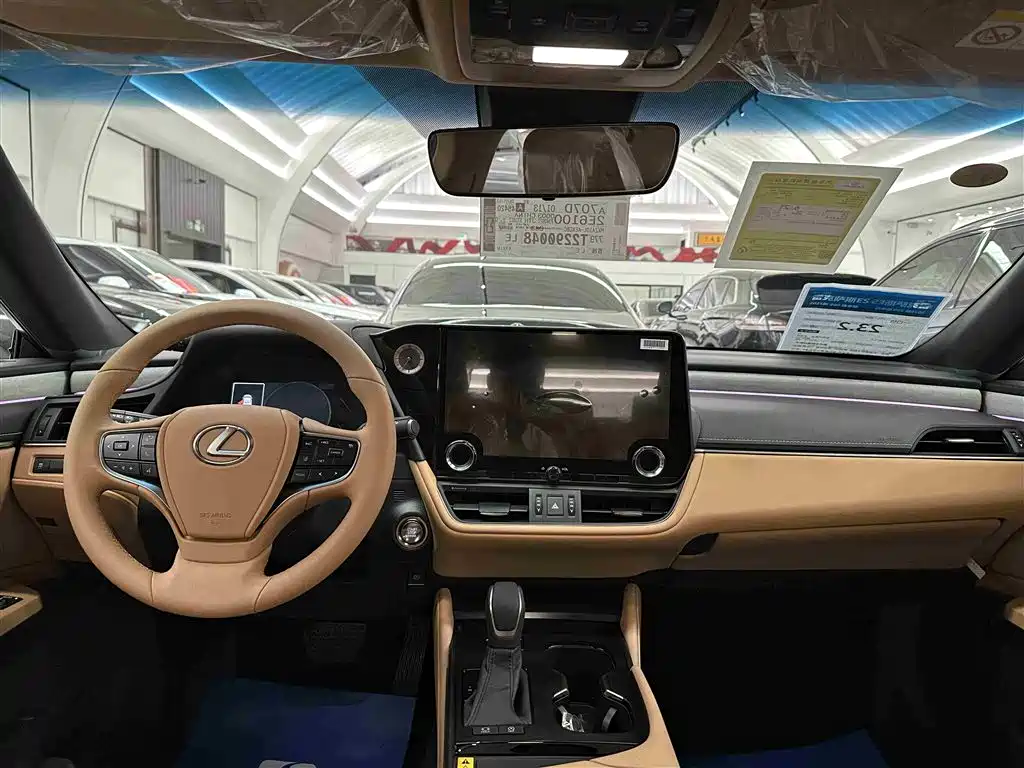 Lexus ES 2025 200 Ultimate Edition фото 10