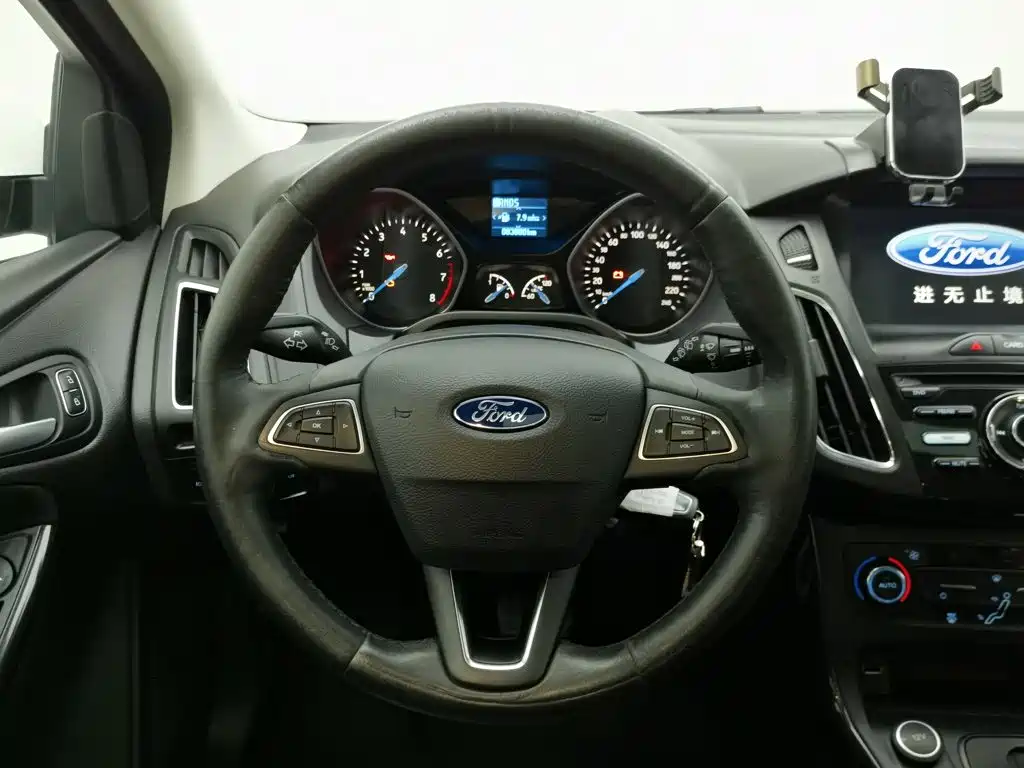 Фото 11 - Ford Focus