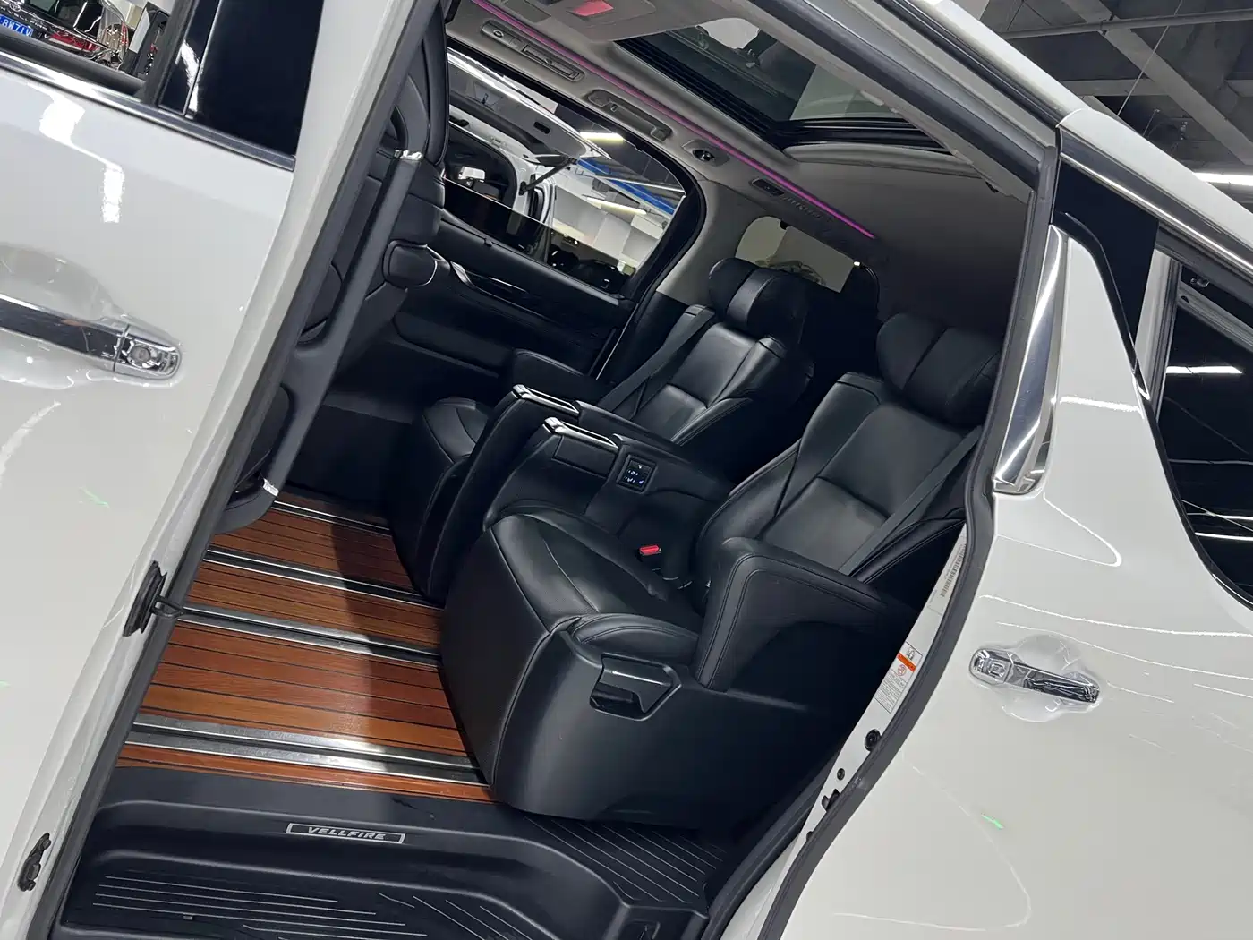 Toyota Vellfire 2021 Crown Hybrid 2.5L HV Luxury Edition фото 10