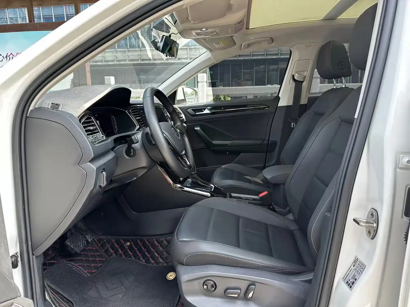 Volkswagen T-ROC 2022 280TSI DSG 2WD Comfort PLUS фото 8