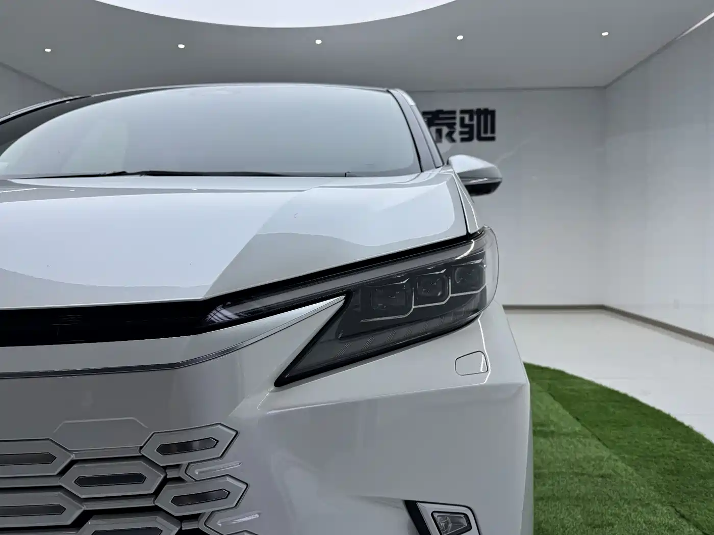 Lexus LM 2023 500h 6-Seater Prestige Edition фото 21