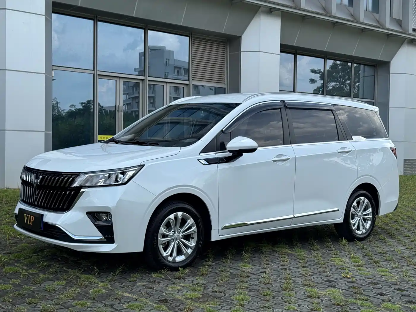 Wuling Motors Wuling Jiachen 2024 2022 1.5T CVT Smart Luxury