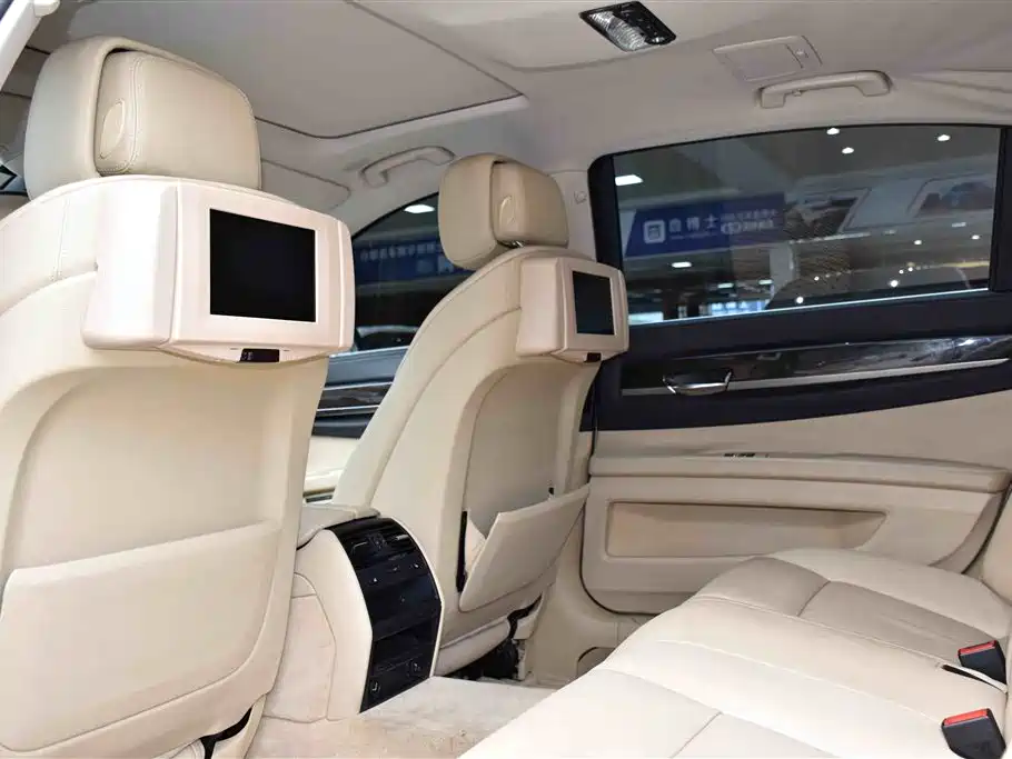 BMW 7 Series 2011 730Li Elegance фото 8