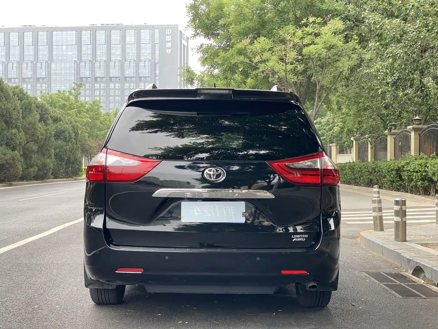 Toyota Sienna 2015 3.5L 4WD L фото 10