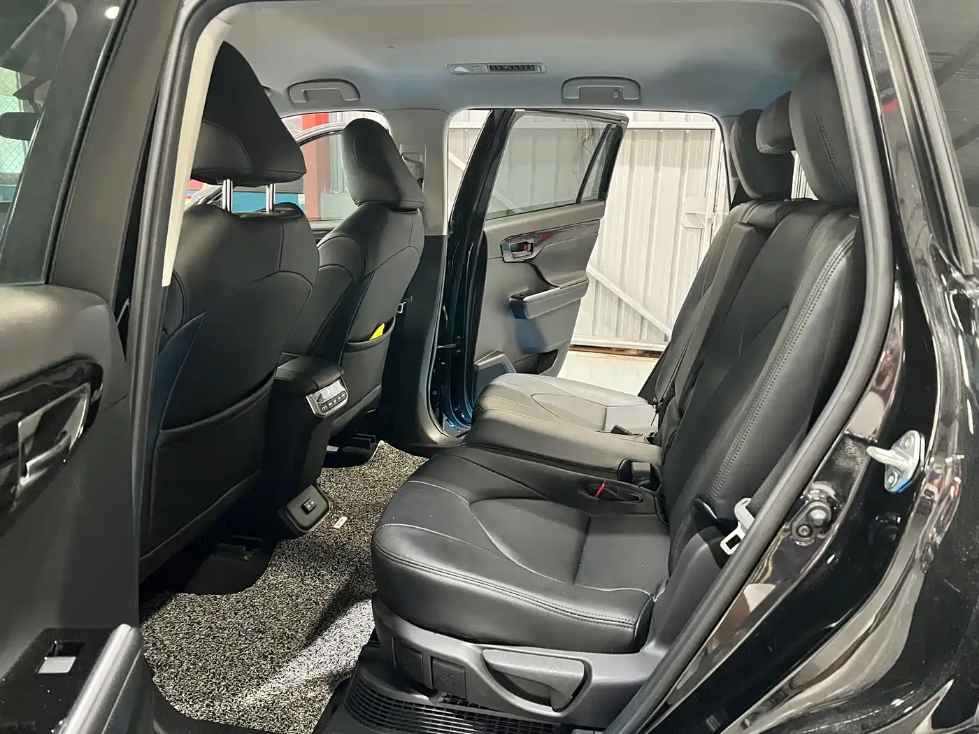 Toyota Highlander 2023 2.5L Smart Hybrid Dual Engine FWD Elite 7-Seater фото 6