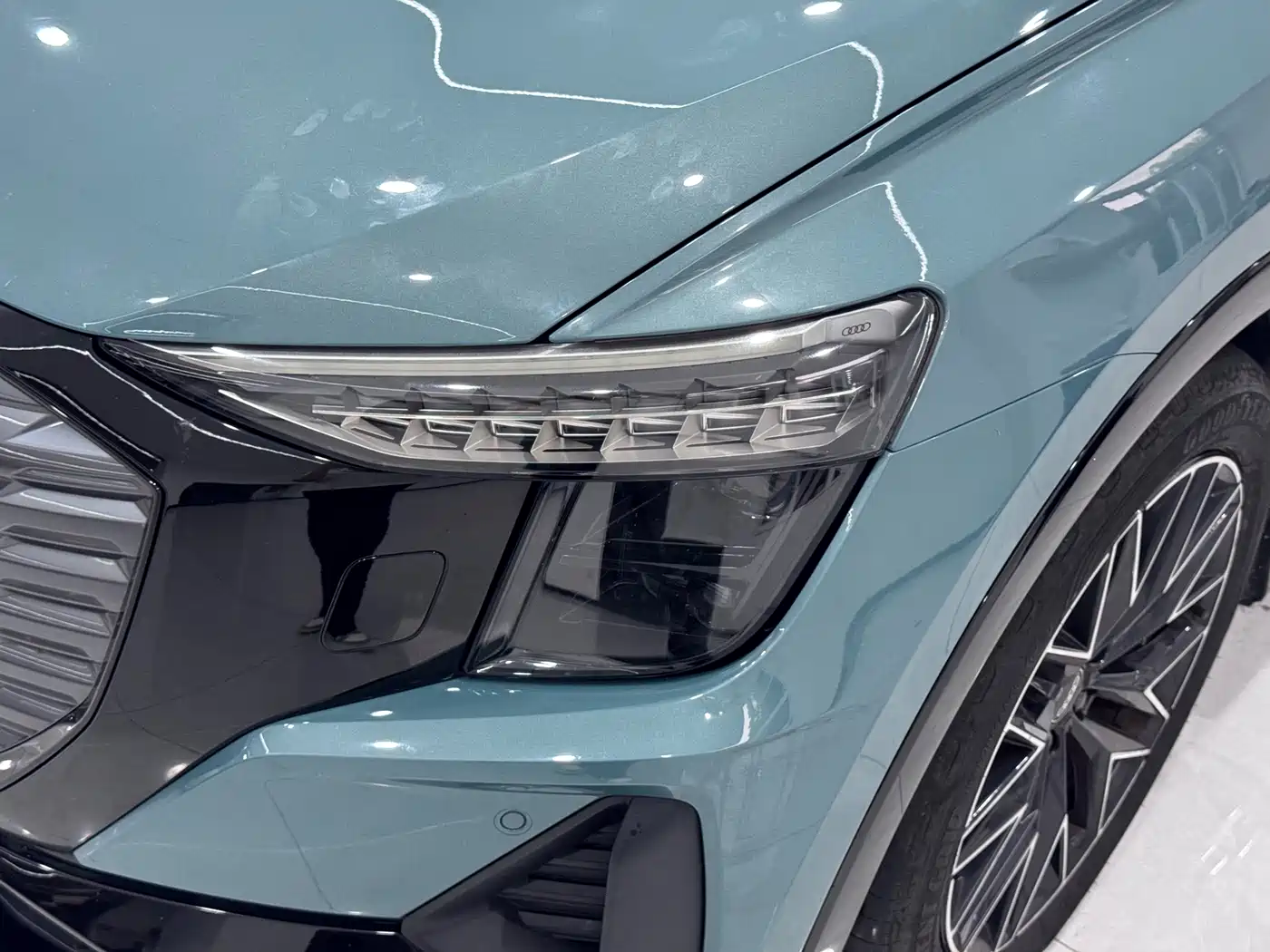 Audi Q5 e-tron 2022 40 e-tron Starlight Mech Suit фото 4
